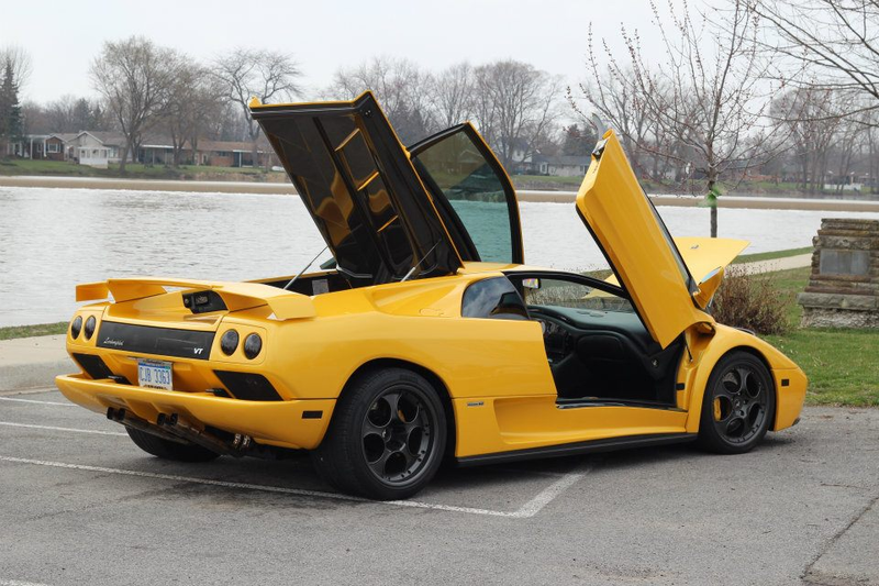Illustration for article titled Yes, It Turns Out You Can Attract Women With An Exotic Supercar
